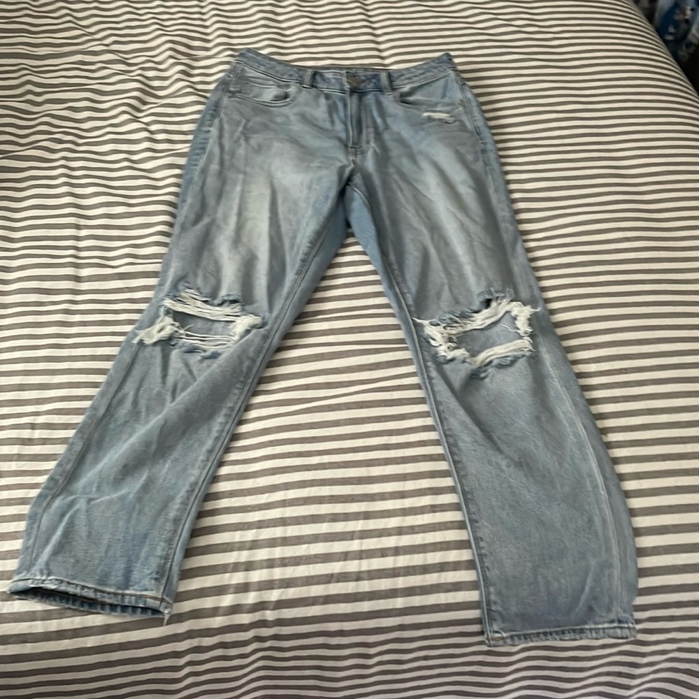 EUC American Eagle High Rise Mom Jeans Size 6